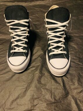 Converse High Top Sneakers in Black and White Womens Size 9